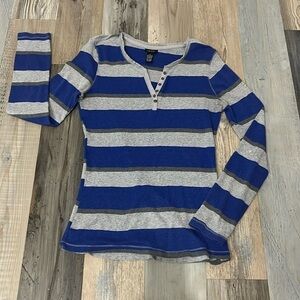 Rue21 Women’s Blue Gray Striped Long Sleeve V Neck Shirt Size X-Large Shirt